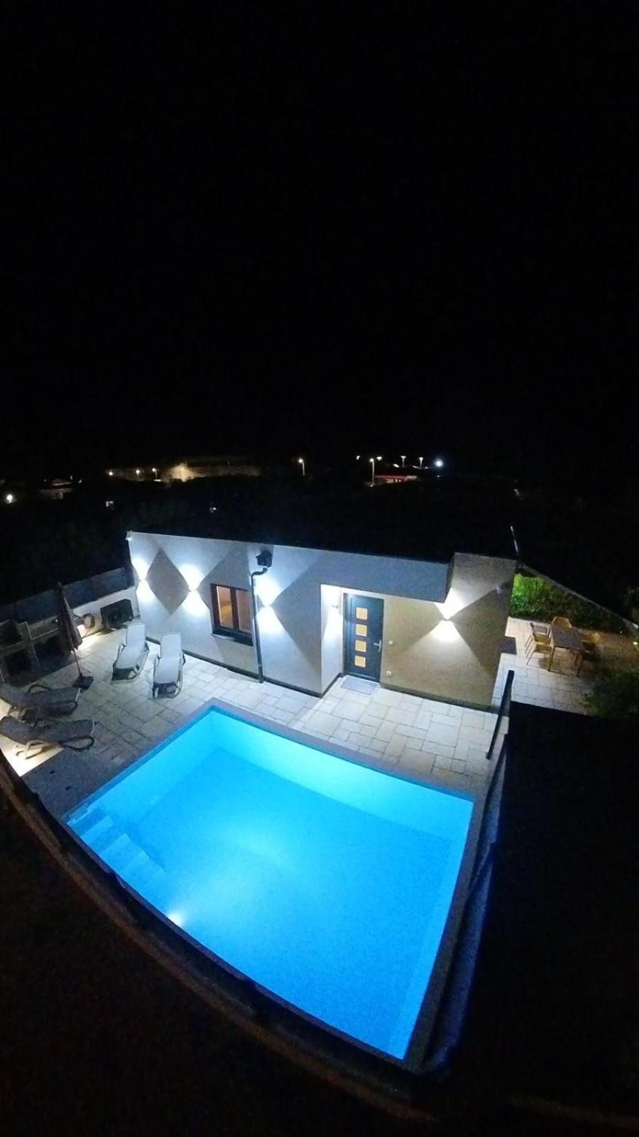 Poolhouse Flip Flop - Mit Privatem Pool Villa วีร์ ภายนอก รูปภาพ